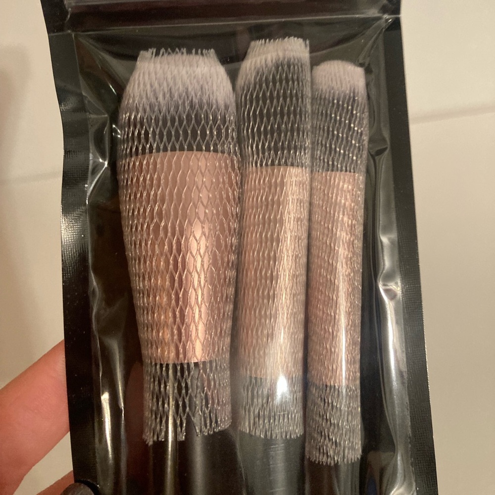 BYOD 3 piece face makeup brush set - Picture 3 of 5